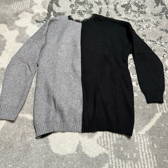 NWOT Black Grey Colorblock V-neck Lace Trim Wrap Knit Sweater - Picture 9 of 9